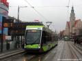 Olsztynu dosud dominují vozy Solaris Tramino. Na snímku zachycen vůz ev.č. 3007 na zastávce Centrum, v pozadí ev.č. 3010. | 27.03.2016
