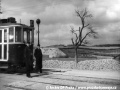 Od 6. ledna 1933 končily tramvaje u vokovické vozovny, tehdejší idylku osádky linky 23 na pražském předměstí s výhledem do Divoké Šárky zachytil neznámý autor. | okolo 1934
