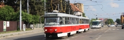 Souprava vozů T3G ev.č.1647+1648 vypravená na linku 1 míjí vjezdový trojúhelník vozovny Medlánky a míří do Řečkovic. Souprava byla v roce 2018 vyřazena. | 17.5.2015