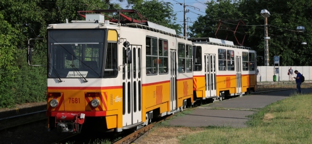 Souprava cvičných vozů T5C5 #7681+7680 (ex T5c5 #4121+4222) byla upravena v roce 1989. Původní vozy byly vyrobeny v roce 1984. | 27.6.2017
