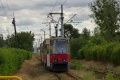 Souprava Konstalů 805Na #279+280 přijíždí do zastávky Hutnicza / Nowotorunska. Zdejší trať je jedna z nejhůře udržovaných a nejméně vytížených ve městě. | 22.6.2018