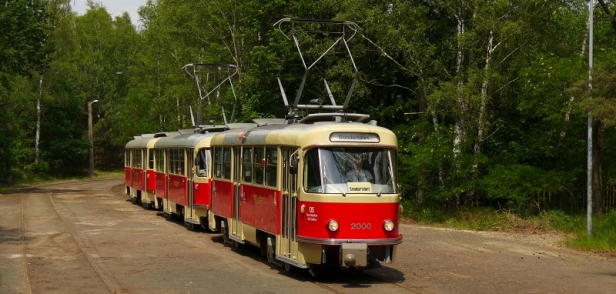 „der Tatra Zug“ #222-000-2+222-998-7+272-105-9 pauzuje ve smyčce Diebsteig. | 3.6.2017