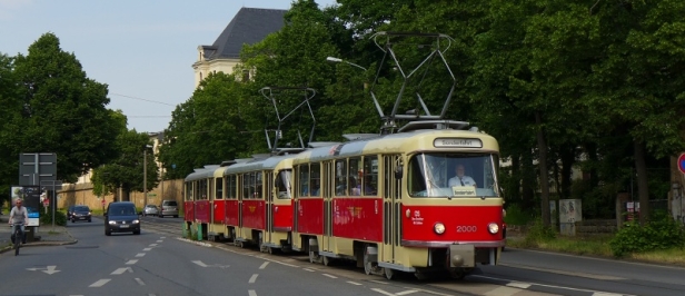 „der Tatra Zug“ #222-000-2+222-998-7+272-105-9 přijíždí na Tannenstrasse. | 3.6.2017