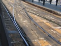 Pohled na kolejovou spojku a větvení do tří ramen úvratí. Tramvajový provoz v Hirošimě je kompletně úvraťový. Všechny vozy jsou obousměrné | 30.10.2008