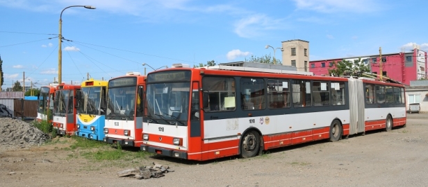 Odstavené trolejbusy Škoda 15 Tr 13/7M #1019, Škoda 15 Tr 10/7 #1015, 1005, Škoda 15 Tr 13/7M #1020 a Škoda 15 Tr 10/7 #1018. | 30.6.2017