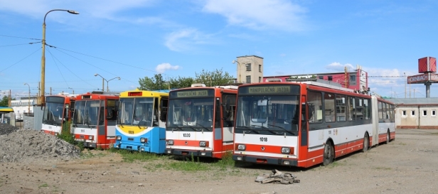 Odstavené trolejbusy Škoda 15 Tr 13/7M #1019, Škoda 15 Tr 10/7 #1015, 1005, Škoda 15 Tr 13/7M #1020 a Škoda 15 Tr 10/7 #1018. | 30.6.2017