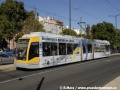 Jeden z 10 nízkopodlažních vozů Siemens, které trpí nedostatečným technickým zázemím vozovny St. Amaro. Jistou ironií je ve zdejším tramvajovém provozu reklama společnosti Carris, provozovatele autobusových a tramvajových linek v Lisabonu. Na zadním článku se skví vyobrazení zbrusu nového autobusu MB-Citaro s velkým nápisem Myslíme na budoucnost | 19.10.2010