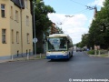 Trolejbus Škoda 24Tr Citelis 1A ev.č.53 jedoucí opačným směrem k zastávce Třešňovka naopak trolejové vedení právě opustil. | 13.-14.6.2014