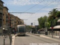 V zastávce Cathédrale - Vieille Ville tramvaje opět sundávají sběrače z troleje a překonávají do následující zastávky Garibaldi na baterie úsek o délce 470 metrů přes náměstí Place Garibaldi | 9.5.2009