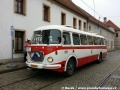 Ostravský historický autobus Škoda 706 RTO ev.č.247 na zastávce před tramvajovou vozovnou. | 5.4.2014