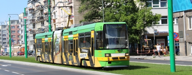 Vůz RT6N1 ev.č.402 přijíždí do zastávky Matejki. | 1.7.2012