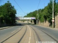 ...a koleje míří pod železniční mosty nesoucí koleje tratě mezi Vršovicemi a Krčí.