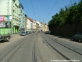 Koleje tramvajové tratě se v Nuselské ulici napřimují.