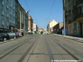Přímý úsek tramvajové tratě v Nuselské ulici před zastávkami Horky.