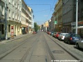 Trať se v Nuselské ulici přibližuje k zastávce Horky z centra.