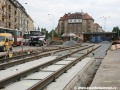 Bezžlábková kolej na železobetonových pražcích přechází na betonovou desku a žlábkové kolejnice po pár metrech. | 17.5.2011