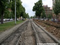 Odstraňování původních kolejí tramvajové tratě v ulici Jugoslávských partyzánů začíná odfrézováním horní asfaltové šlupky. | 17.5.2011
