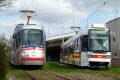 Za zástupce vozů RT6N1 slavící Žanetka, se ve smyčce Královo Pole, nádraží setkala se svým novodobým nástupcem, Aničkou, neboli vozem Škoda 13T ev.č.1922 | 9.4.2011