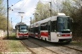 I když, proč toho nevyužít a nevyfotit si na dvoukolejné trati dvě tramvaje postavené ve stejném směru jízdy. | 9.4.2011