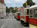 Kolona historických tramvají vyčkává na uvolnění zastávek Malostranská, skoro jak za starých časů... | 18.7.2011