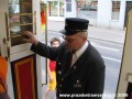 Průvodčí tramvaje v dobové uniformě. | 22.5.2006