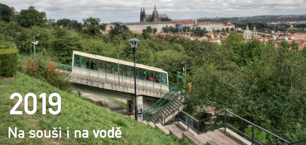Titulní stránka nástěnného kalendáře Pražských tramvají 2019 »Na souši i na vodě«