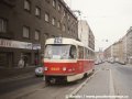 Vůz T3 ev.č.6629 na Žižkovském pořadí linky 14 právě vjel na manipulační kusou kolej po opuštění výstupní zastávky | 25.4.1997