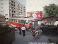 Poškozená tramvaj se stala po několika minutách od nehody vítanou atrakcí pro místní děti | 25.8.1997
