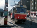 Ve směru z centra byla dokumentována v zastávce Slavia opěr souprava vozů na lince 34 - tentokrát T3SU ev.č.7003+T3SUCS ev.č.7067. Čelní vůz T3SU ev.č.7003 má dosud původní čelní obrysová světla | 9.3.1998