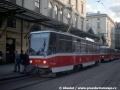 Nový vůz T6A5 ev.č.8733 byl vyfotografován na lince 5 v zastávce Masarykovo nádraží | 8.1.1998