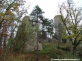 Zřícenina hradu Žebrák, založeného ve druhé polovině 13. století se tyčí nad Stroupínským potokem | 28.10.2008