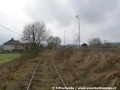 Vítá nás železniční stanice Mladotice. Kolej vpravo patří trati Plzeň - Žatec.