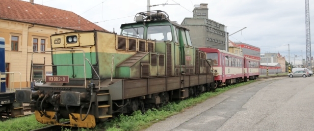 Lokomotiva 113 002-0 s přípojnými vozy 010 v Táboře. | 16.9.2017