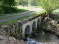 Mostek v Heřmanicích v podobě tří betonových rour. Tudy šla Heřmanička, otázkou je, zda přímo po tomto mostě, nebo jeho předchůdci. | 5.5.2011