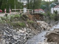V místě původního mostu Heřmaničky přes Olešku vyrůstají nové opěrné pilíře, ty původní, pamatující na svých bedrech ještě most Heřmaničky vzala velká voda v roce 2010. | 5.5.2011