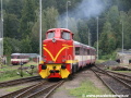 Lokomotiva T426.001 v čele zvláštního vlaku složeného z vozů 29-29 309+29-29 327-5+Balm Bistro+820.056-0 posunuje k nástupišti železniční stanice Tanvald. | 10.9.2011