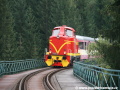 Ozubnicová lokomotiva T426.001 v čele zvláštního vlaku složeného z vozů 29-29 309+29-29 327-5+Balm Bistro+820.056-0 přejíždí Jizerský most ke Kořenovu. | 10.9.2011