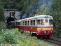 Do dolnopolubenského tunelu vjíždí historický ozubnicový vlak s motorovým vozem 820.056-0 na svém konci. | 11.9.2011