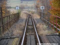 Ocelový most o třech polích, kterým Osoblažka v Třemešné ve Slezsku překračuje dvě vozovky a potok Mušlov. | 5.11.2011