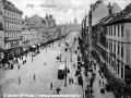 Václavské náměstí kolem roku 1901, v prvním období elektrických tramvají, kdy byly koleje blíž u chodníků.