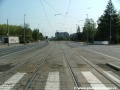 Vjezdový a výjezdový trojúhelník vozovny Vokovice umístěný mezi protisměrnými zastávkami Vozovna Vokovice napojuje vozovnu na kolejovou síť.