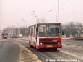 Autobus Karosa společnosti Hotliner ev.č.1054 vypravený na linku X-8 míří po Hlávkově mostě k zastávce Vltavská | 14.12.2002