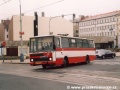 Autobus Karosa společnosti Hotliner ev.č.1088 vypravený na linku X-8 odbočuje z ulice Ke Štvanici do Sokolovské ulice | 14.12.2002