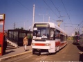 Prototypový vůz RT6N1 ev.č.0028 během vypravení na vložený spoj linky 3 v nástupní zastávce smyčky Sídliště Modřany. | 31.5.1996
