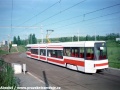 Prototypový vůz RT6N1 ev.č.0028 manipuluje na kusé koleji smyčky Sídliště Modřany. | 29.5.1996