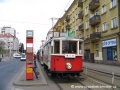 Souprava motorového a vlečného vozu ev.č.2110+1522 vypravená na linku 98 stanicuje v zastávce Klamovka. | 20.4.2006