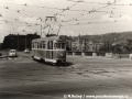 Vůz T1 ev.č.5114 vypravený na linku 27 překonává oraniště tramvajové tratě z Palackého mostu do ulice Na Moráni, ano i takový byl stav pražských tramvajových tratí. | 5.6.1976