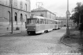 Souprava vozů T3 #6150+6151 vypravená na linku 15 projíždí někdejší jednokolejnou částí tramvajové tratě v ulici Za Ženskými domovy. | 15.9.1979