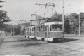 Souprava vozů T3 #6396+6397 vypravená na linku 21 vjíždí do smyčky Nádraží Braník. | cca 1984