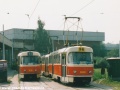 Sólo vůz T3SU #7010 vypravený na linku 11 vyčkává vedle soupravy vozů T3 #6888+#6889 vypravené na linku X-A, jenž v popovodňovém období roku 2002 nahrazovala trasu metra A. | 7.9.2002